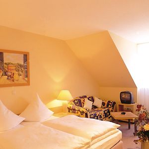 Zimmer mit Kingsize-Bett